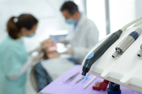 Una cita con el dentista y el trabajo — Foto de Stock