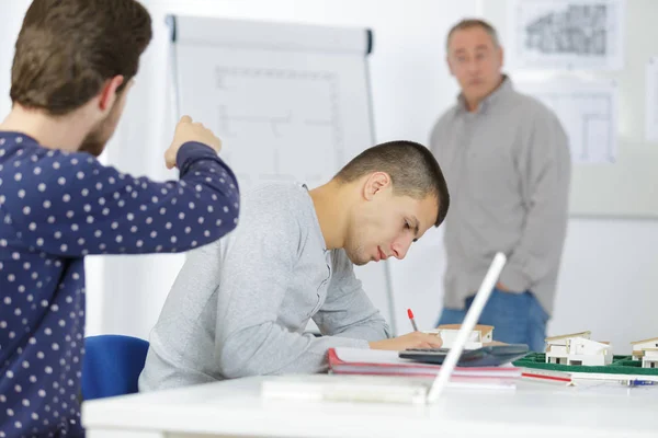 Vragen en antwoorden en werk — Stockfoto