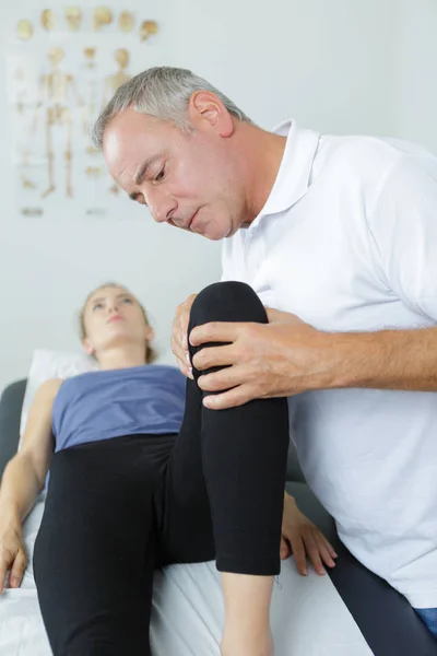 Een bezoek aan de osteopathie — Stockfoto