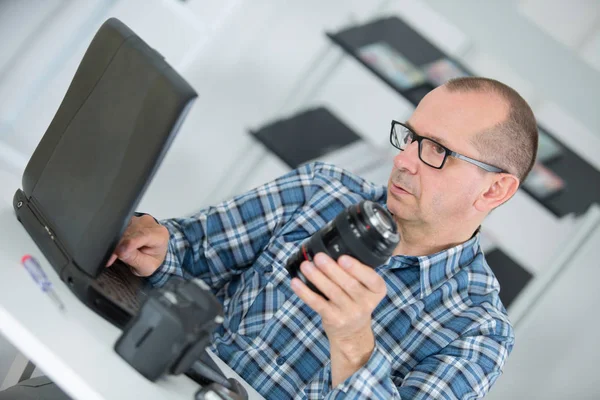 Modificare un'immagine e un lavoro — Foto Stock