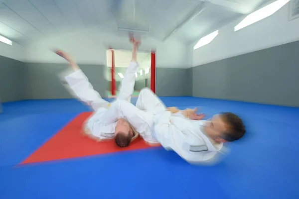 Wazig actie shot van judo bestrijden — Stockfoto