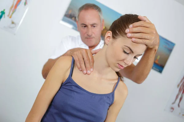 Osteopath working on woman s back — Stock Photo, Image