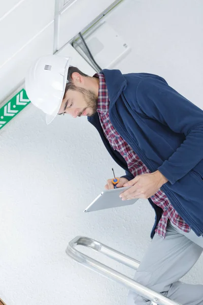 Contractor using touchscreen tablet — Stock Photo, Image