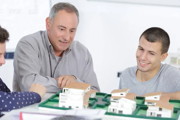 Der glückliche Immobilienentwickler — Stockfoto