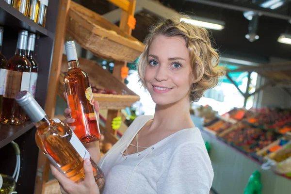 Dos vinos de rosas y el trabajo — Foto de Stock