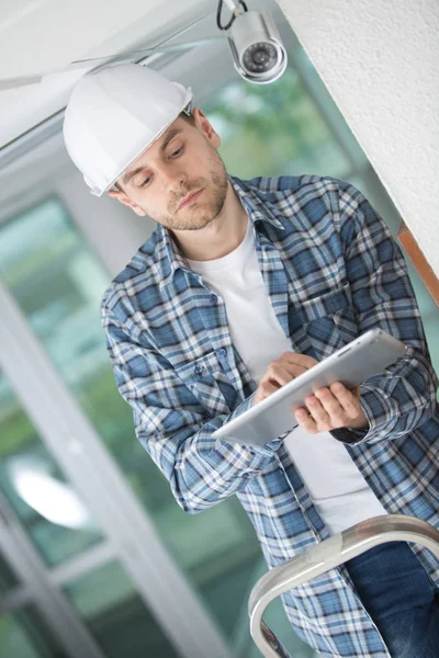 Conectar la CCTV y el trabajo — Foto de Stock