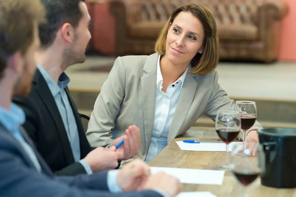 Trabajo en equipo y trabajo en equipo — Foto de Stock