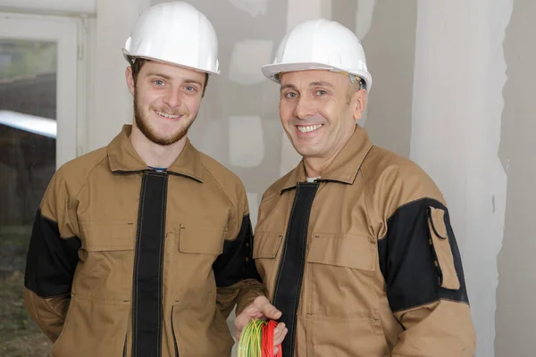 Glückliche Bauarbeiter und glückliche — Stockfoto