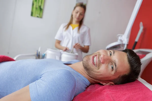 Portrait of man on beautician s bed — Stock Photo, Image