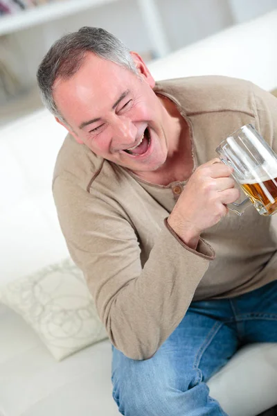 The drunk man and recreation — Stock Photo, Image