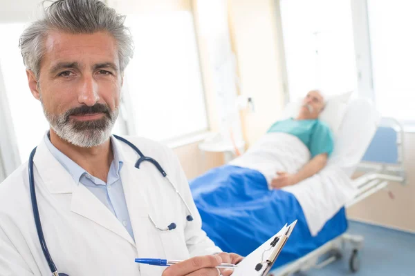 Doctor working at hospital — Stock Photo, Image