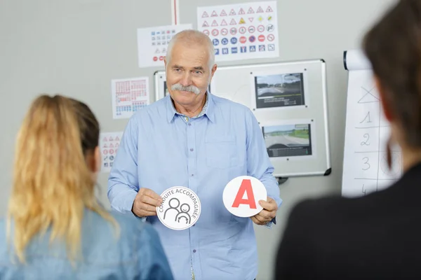 Der Fahrschullehrer — Stockfoto