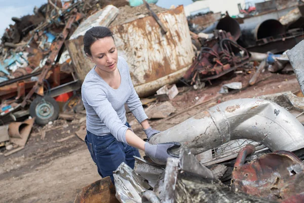 스크랩 dumpsite 및 작업자 — 스톡 사진