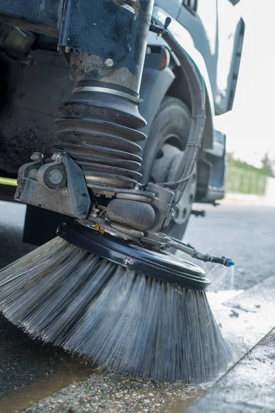 Straat reinigings- en vrachtwagen — Stockfoto