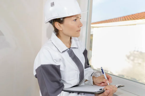 Engineer checking something is his clipboard — Stock Photo, Image