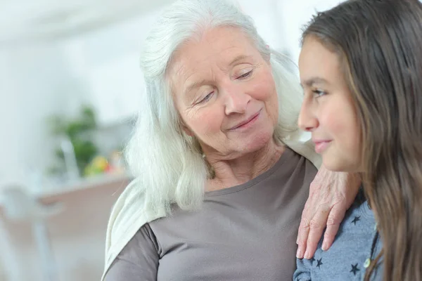 Grandmother and granddaughter chatting — Stock Photo, Image