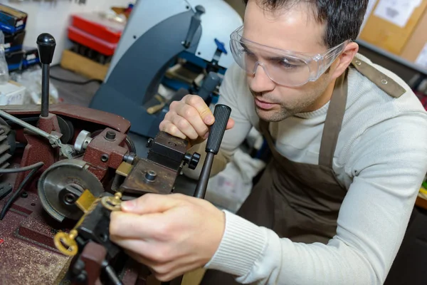 Focused handyman at work in his workshop — Stock Photo, Image