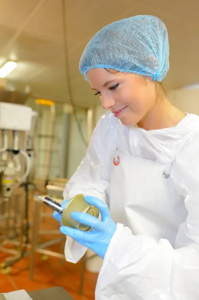 Processed food cannery and hairnet — Stock Photo, Image