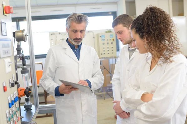 Student in einer Design- und Technikstunde — Stockfoto