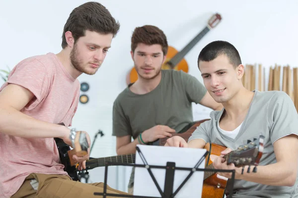 Playing some music and music — Stock Photo, Image