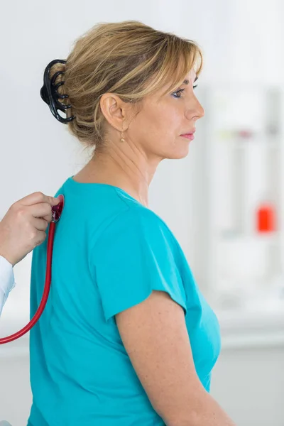 Lung sounds auscultation with stethoscope — Stock Photo, Image