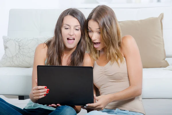 Two friends looking at the laptop — Stock Photo, Image