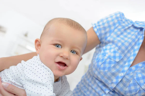 Retrato de um bebê bonito — Fotografia de Stock