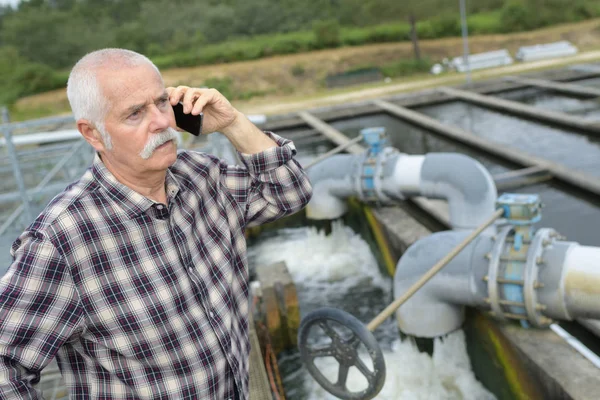 Empresário da aquicultura com um problema — Fotografia de Stock