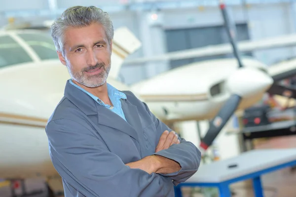 Retrato do trabalhador por avião — Fotografia de Stock