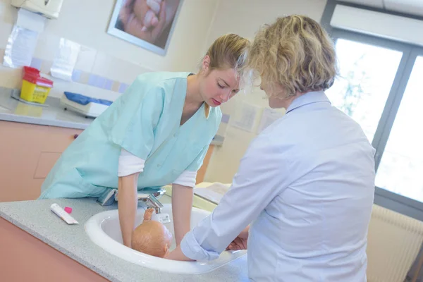 First bathing of a newborn baby boy in a bathtub — Stock Photo, Image