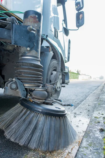 Vrachtwagen reiniging van straten en vrachtwagen — Stockfoto