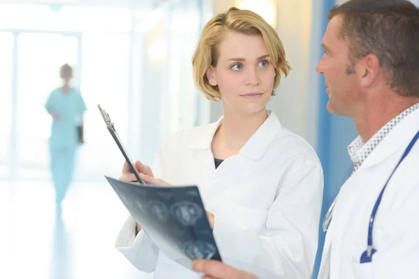 Doctors having conversation about the radiology result — Stock Photo, Image