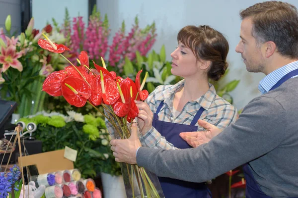 Kwiaciarnie w pracy i Kwiaciarnia — Zdjęcie stockowe