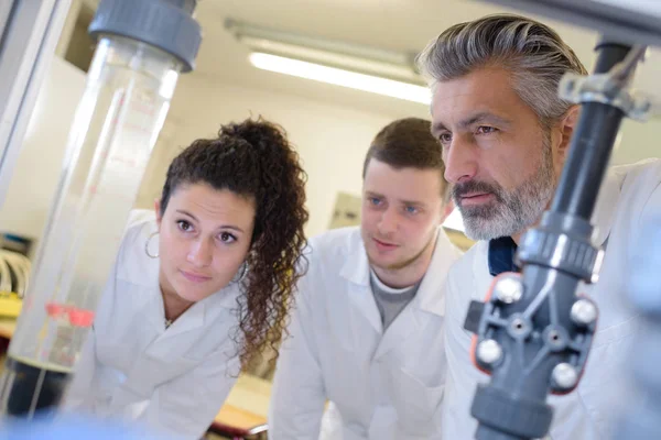 Students with engineer in designers office — Stock Photo, Image