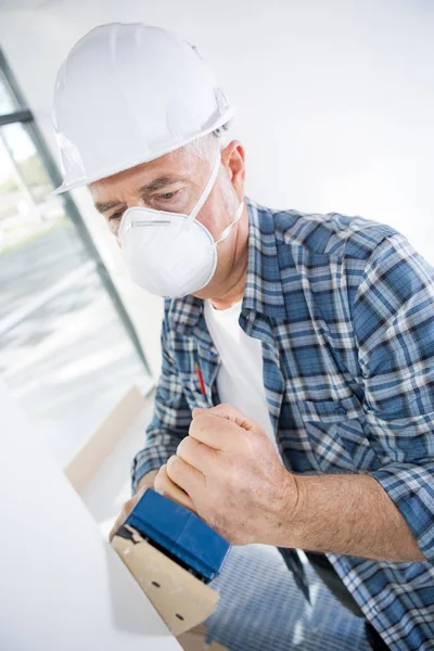 Slipning i väggen och arbeta — Stockfoto