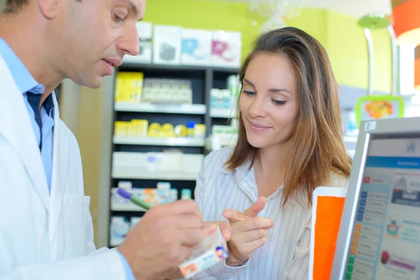 Writing the dosage and pharmacist — Stock Photo, Image