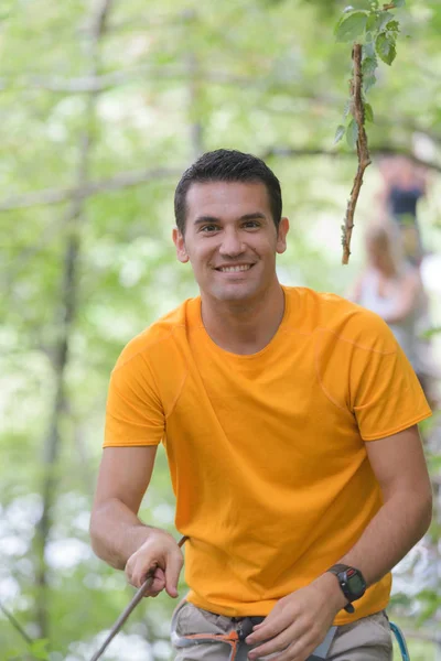 L'uomo al parco di tiro — Foto Stock