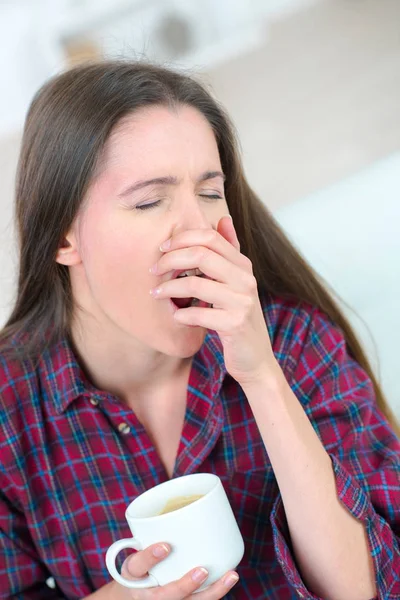 Young woman yawning and yawn — Stock Photo, Image