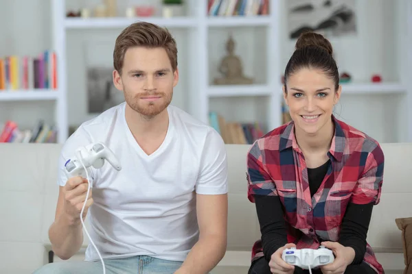 Young couple playing video game — Stock Photo, Image