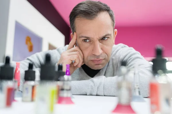 Concept of choosing the type of cigarette — Stock Photo, Image