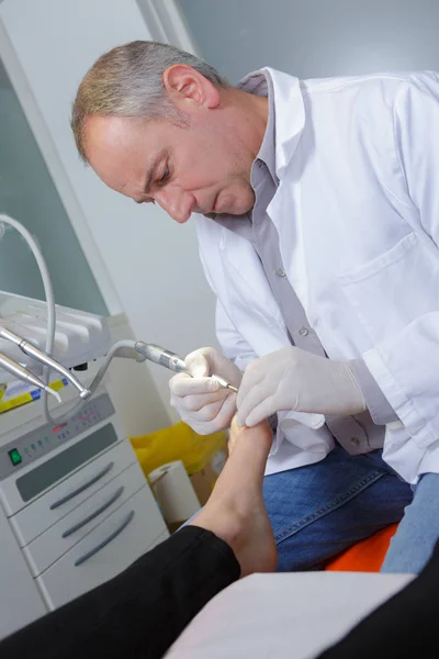 Chiropodists removes dry skin of heel of the foot — Stock Photo, Image