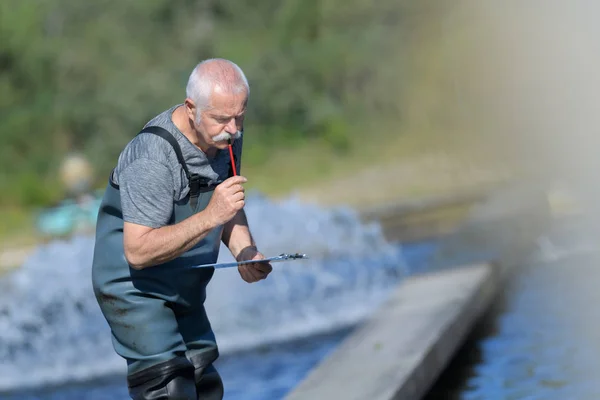 Caviar fish farm manager — Stock Photo, Image