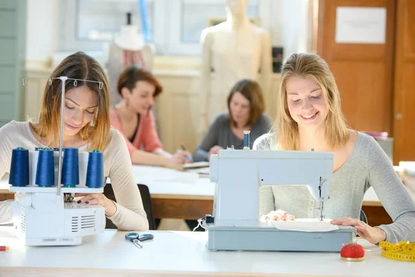 Sömnad klass och sömnad — Stockfoto