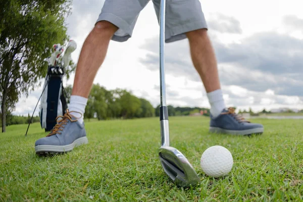 Postura do golfista antes do balanço — Fotografia de Stock