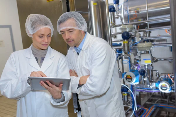 Workers in the factory wearing hairnet — Stock Photo, Image