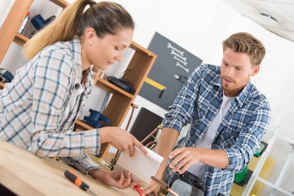 In de workshop en werk — Stockfoto