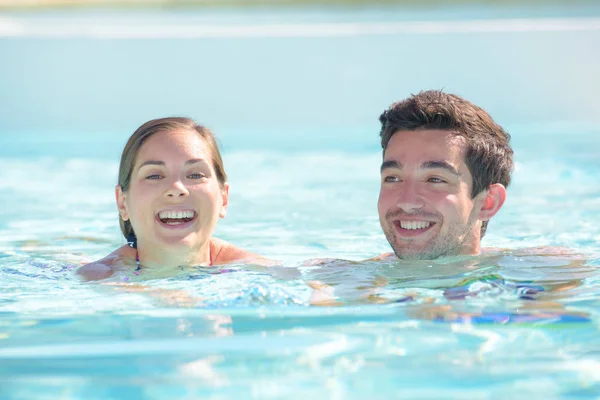 Muž a žena, plavání — Stock fotografie