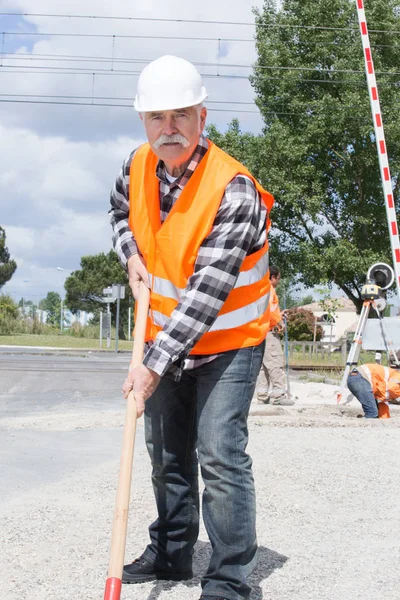 Senior man working outdoors — Stock Photo, Image