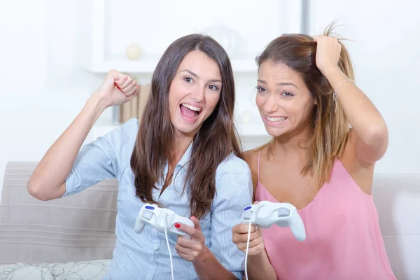 Sestry hraní videoher — Stock fotografie