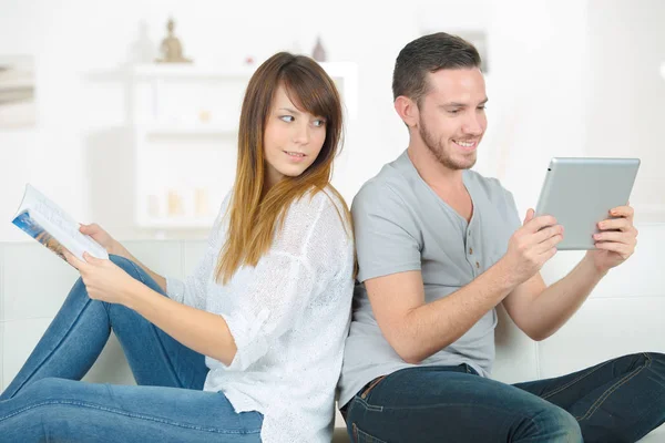 Young couple spending a relaxing weekend together — Stock Photo, Image